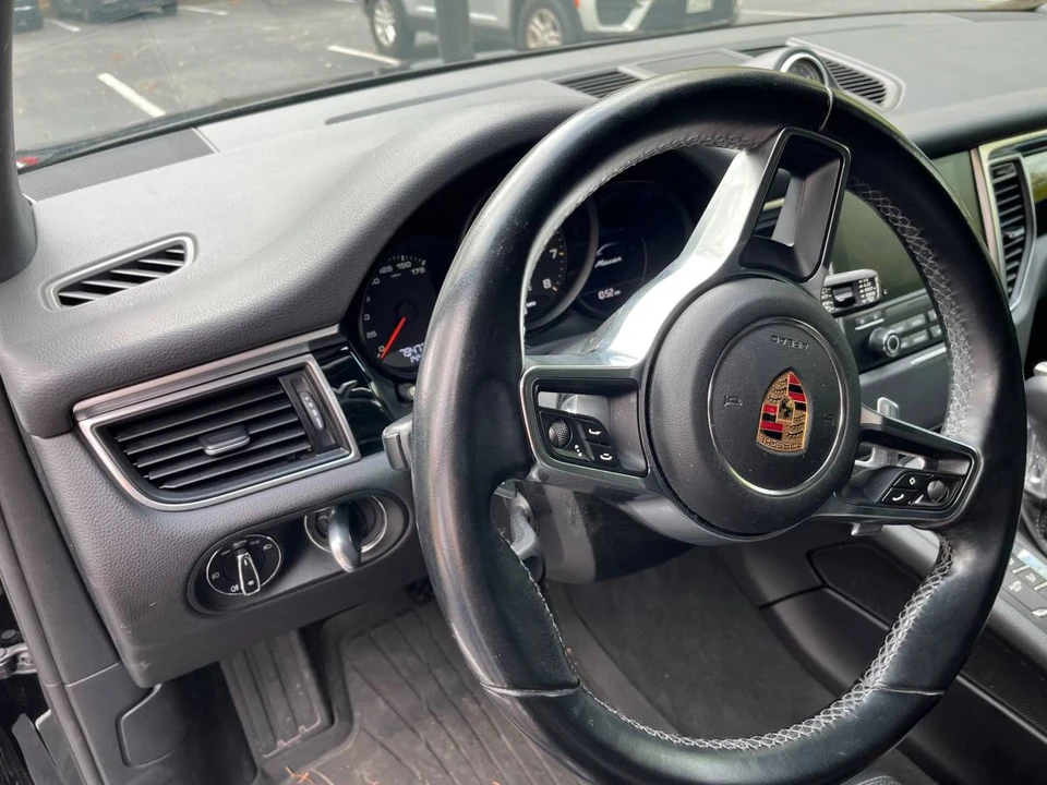 2017 Porsche Macan - Image 23 of 24