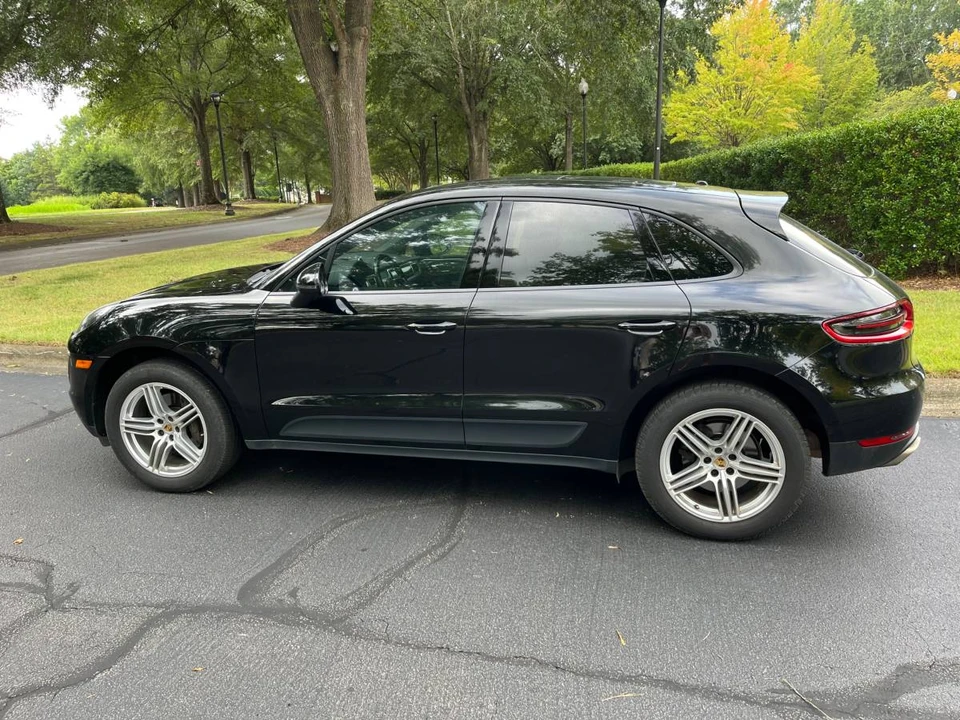 2017 Porsche Macan - Image 12 of 24