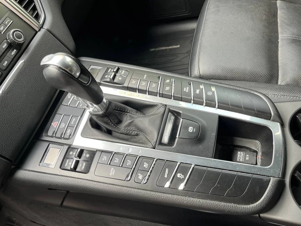 2017 Porsche Macan - Image 21 of 24