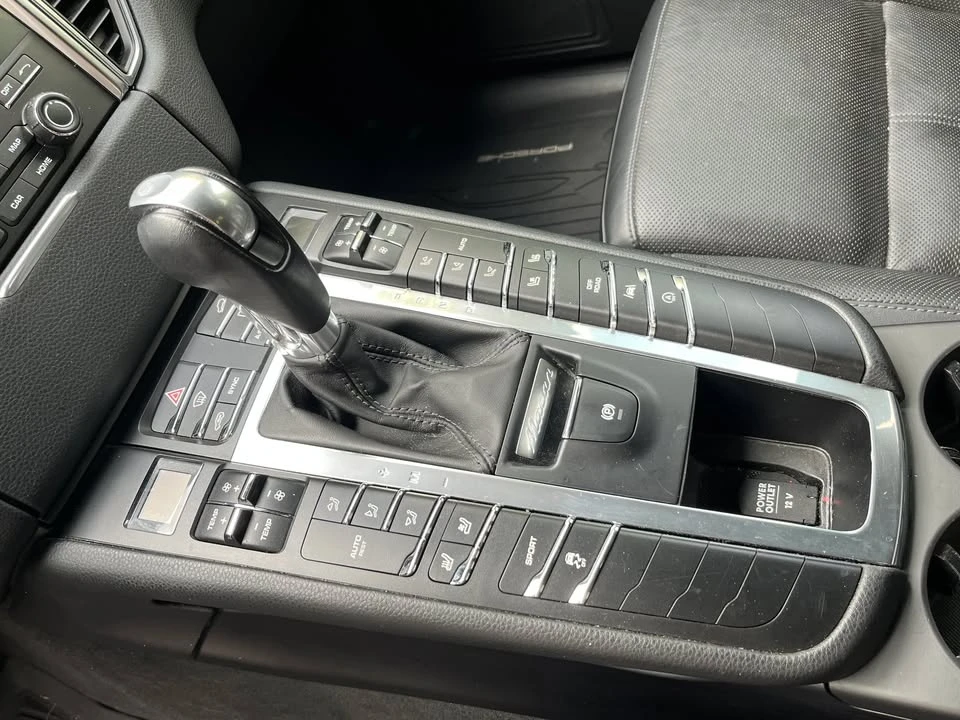2017 Porsche Macan - Image 13 of 20