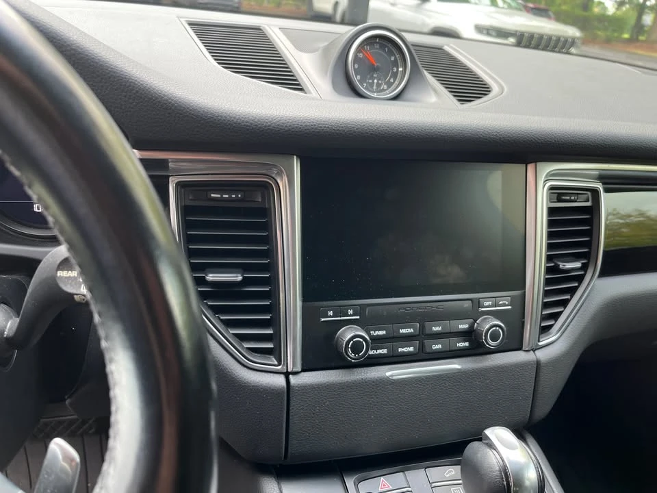 2017 Porsche Macan - Image 14 of 20