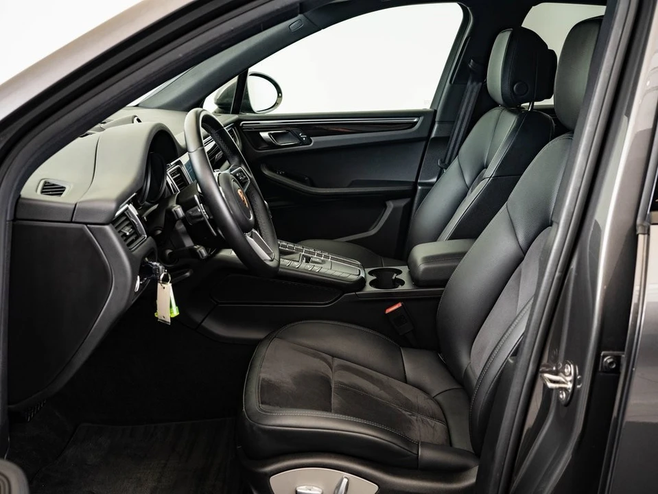 2017 Porsche Macan - Image 5 of 21