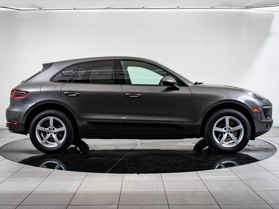 2017 Porsche Macan - Image 9 of 21