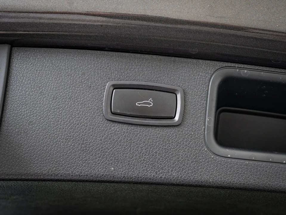 2017 Porsche Macan - Image 20 of 21
