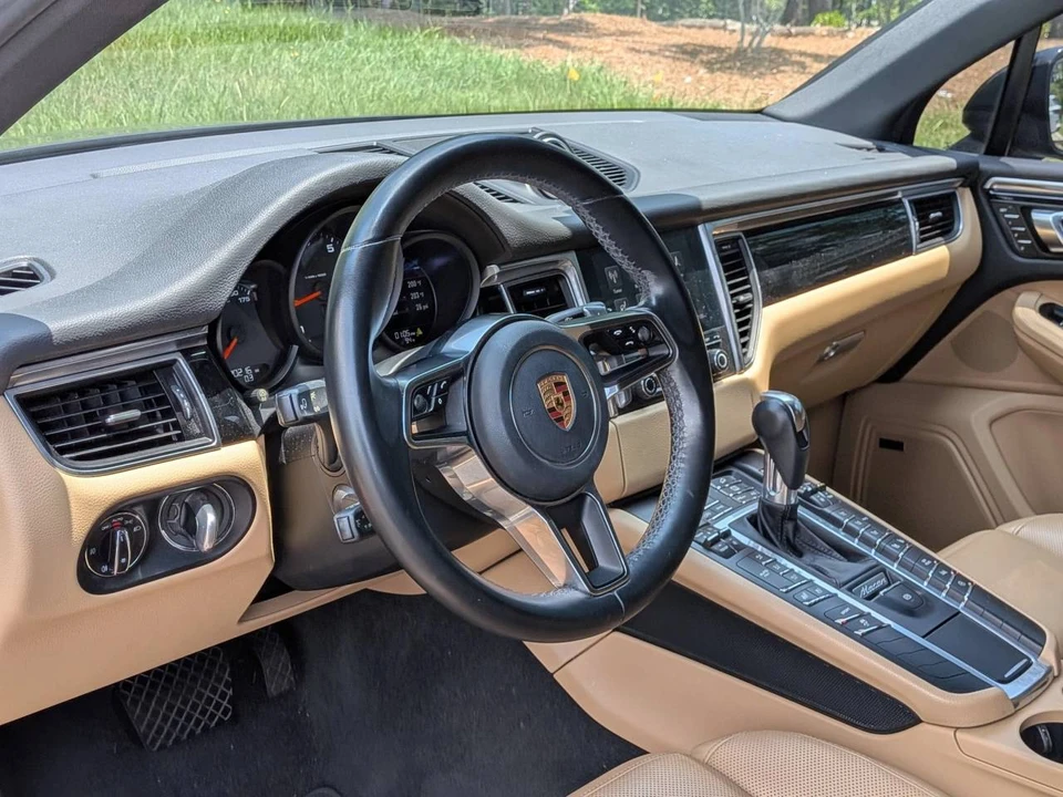 2017 Porsche Macan - Image 4 of 5