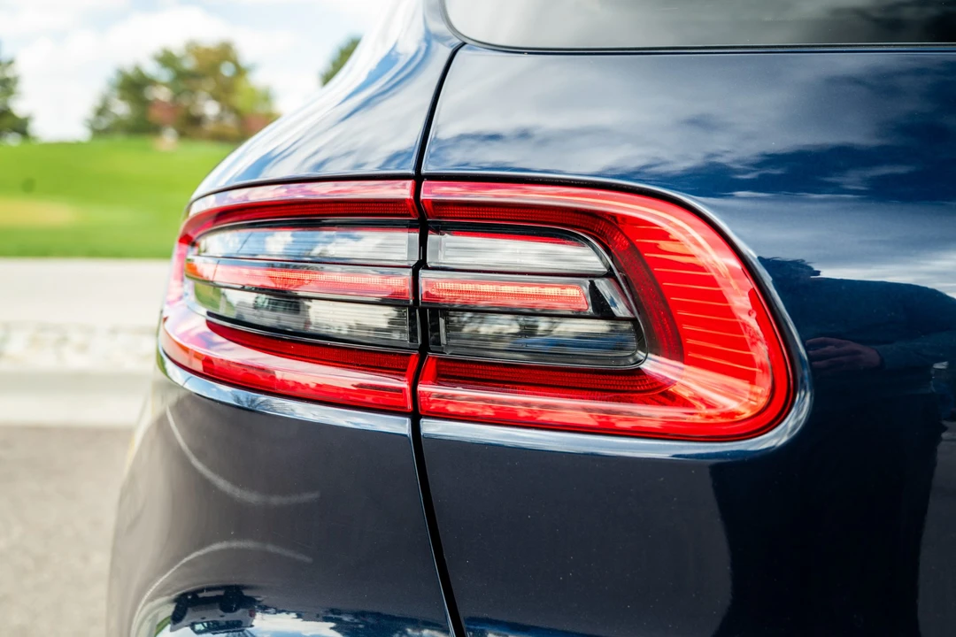 2017 Porsche Macan - Image 18 of 31