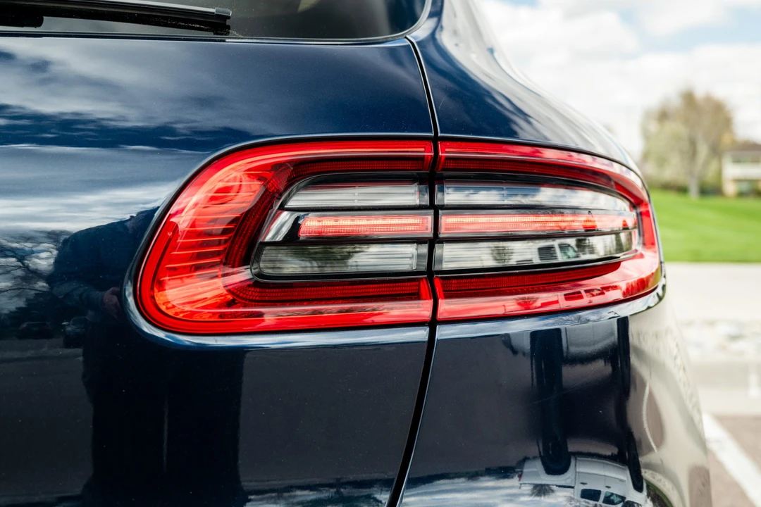 2017 Porsche Macan - Image 19 of 31
