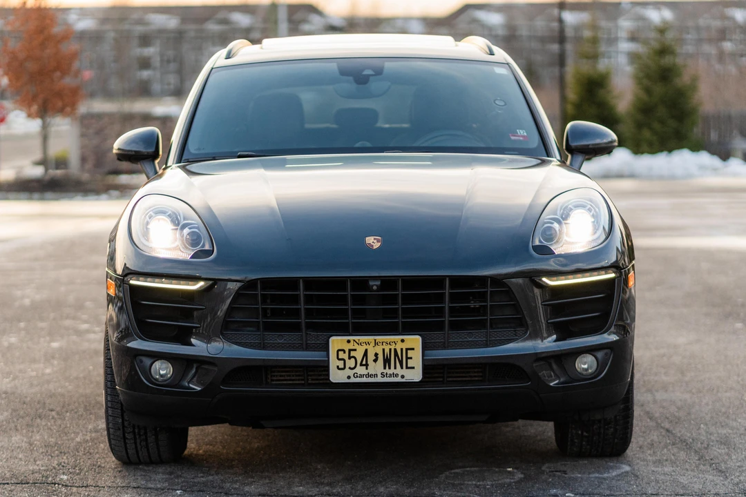2017 Porsche Macan - Image 2 of 31