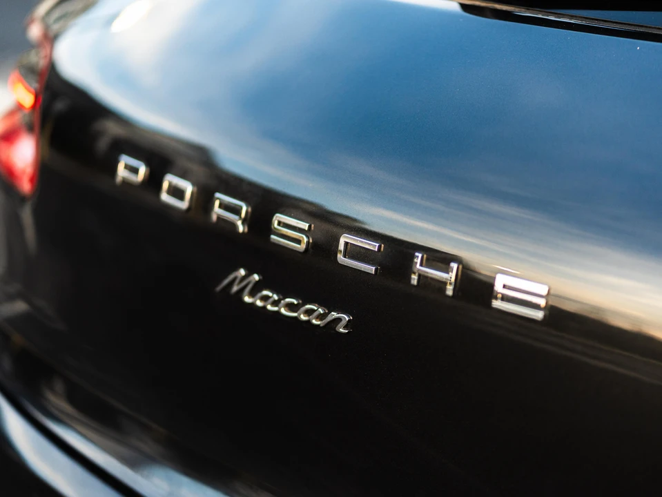 2017 Porsche Macan - Image 18 of 31