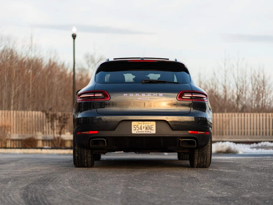 2017 Porsche Macan - Image 8 of 31