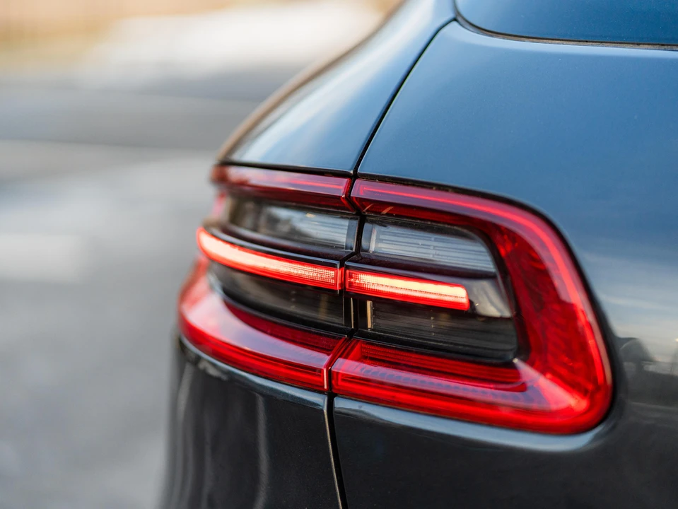 2017 Porsche Macan - Image 16 of 31