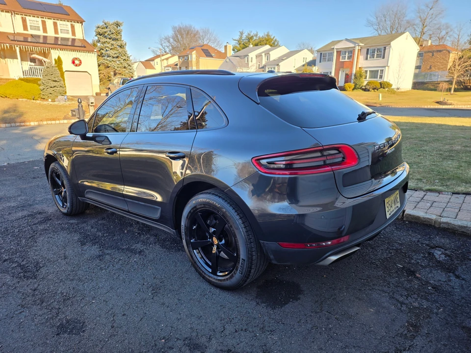 2017 Porsche Macan - Image 10 of 31