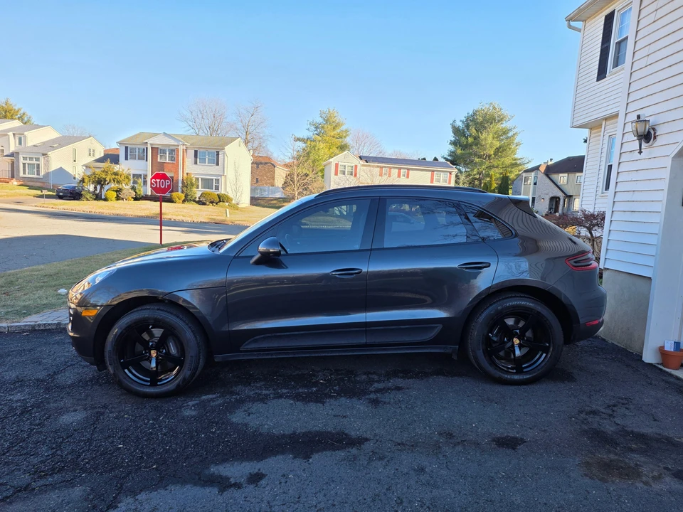 2017 Porsche Macan - Image 9 of 31