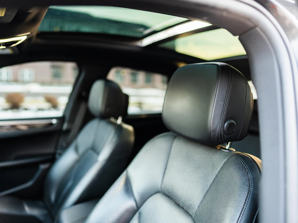 2017 Porsche Macan - Image 29 of 31