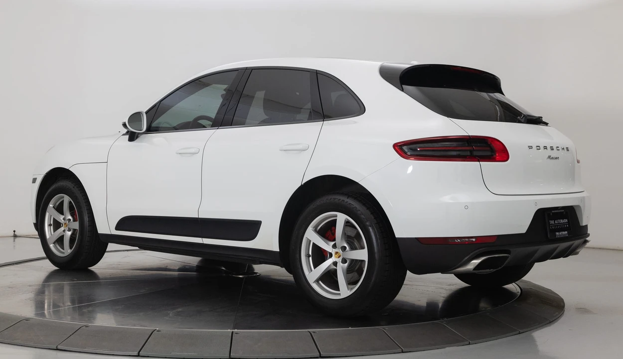 2017 Porsche Macan - Image 22 of 31