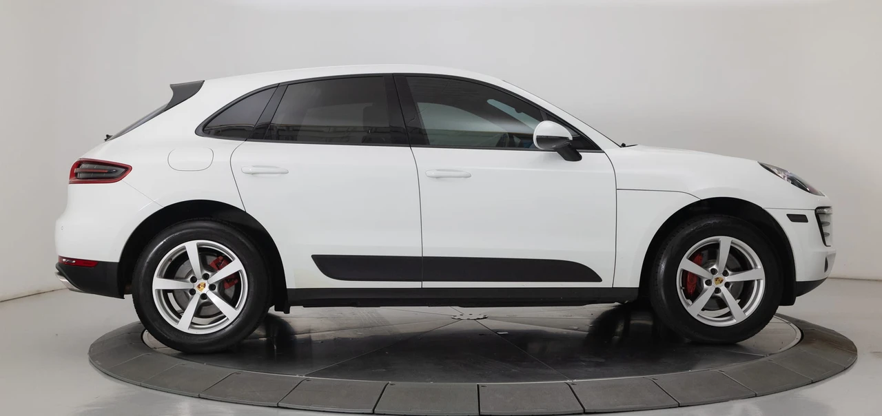 2017 Porsche Macan - Image 18 of 31