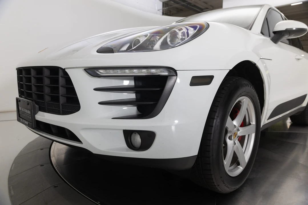 2017 Porsche Macan - Image 27 of 31