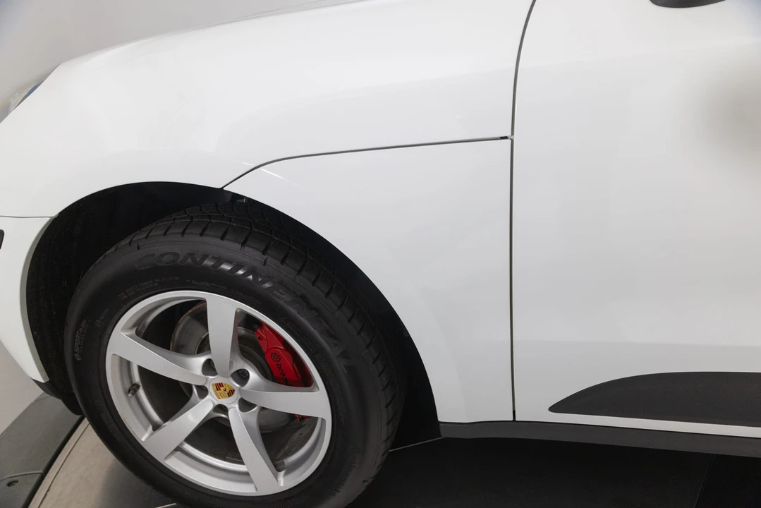 2017 Porsche Macan - Image 28 of 31