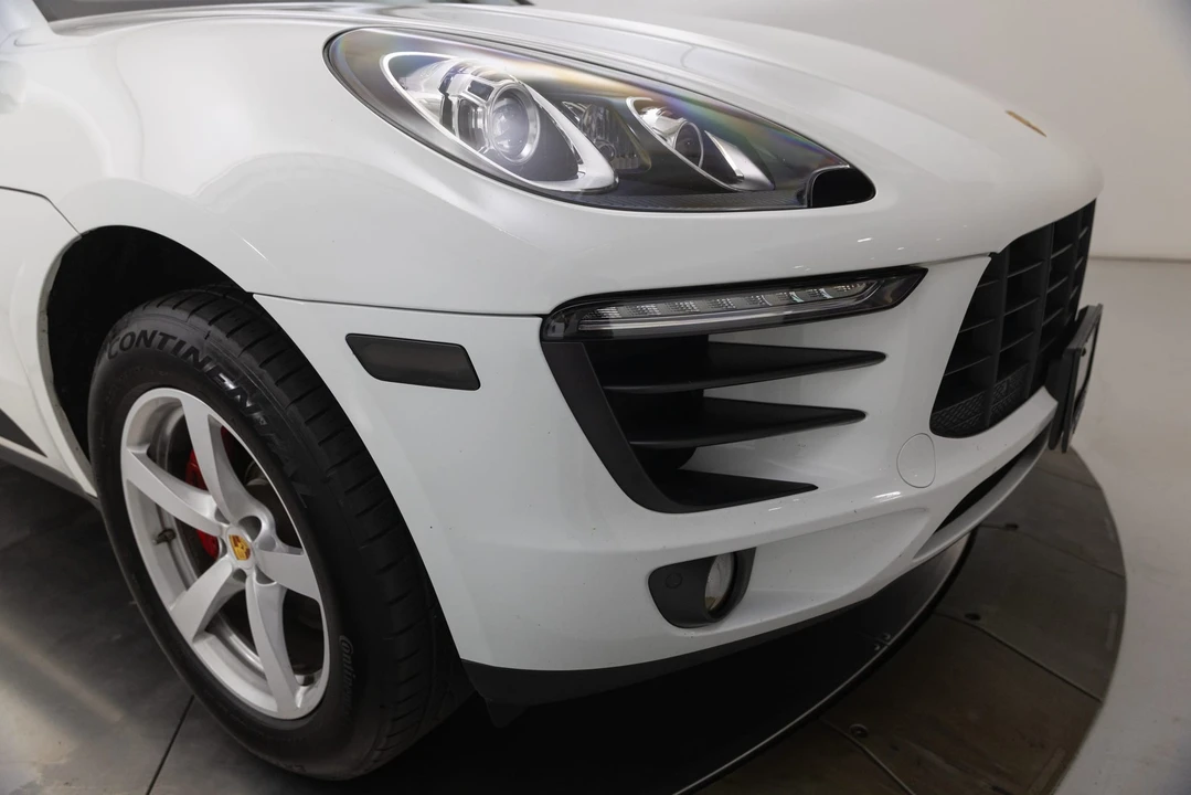 2017 Porsche Macan - Image 24 of 31