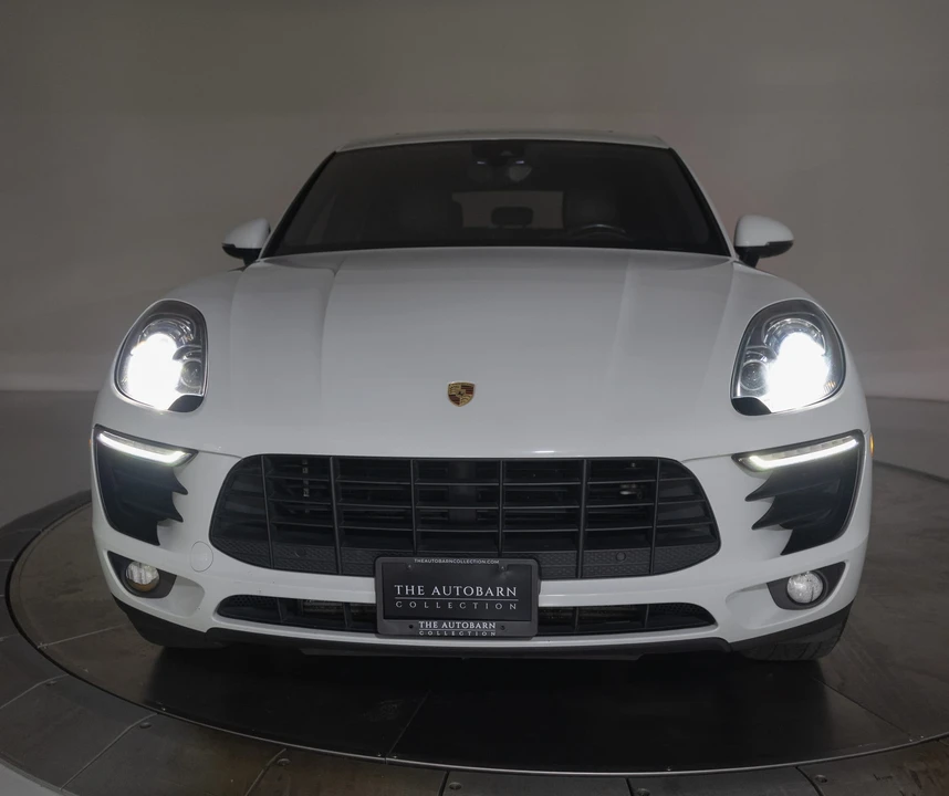 2017 Porsche Macan - Image 13 of 31