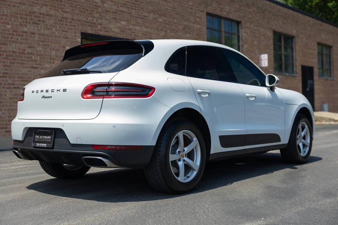 2017 Porsche Macan - Image 8 of 31