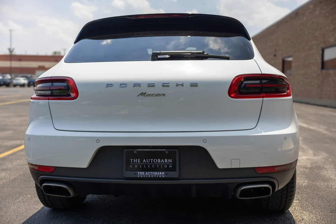 2017 Porsche Macan - Image 9 of 31