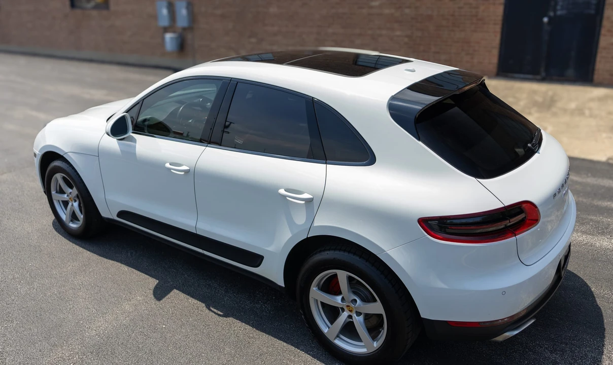 2017 Porsche Macan - Image 10 of 31