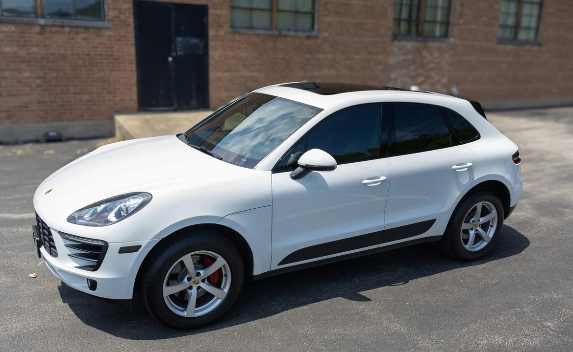 2017 Porsche Macan - Image 2 of 31