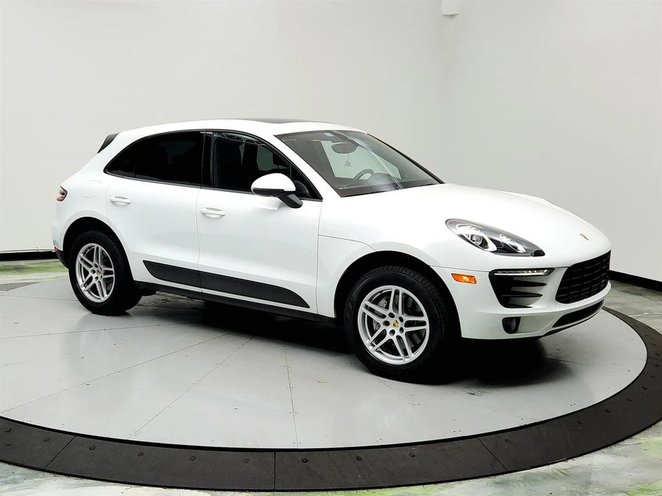 2017 Porsche Macan - Image 3 of 12