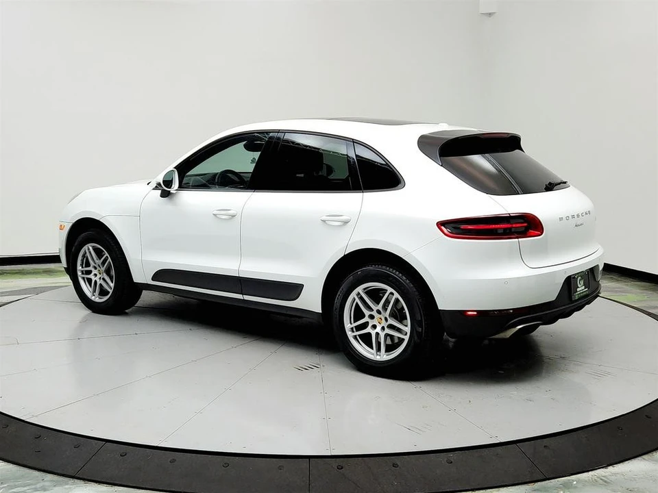 2017 Porsche Macan - Image 7 of 12