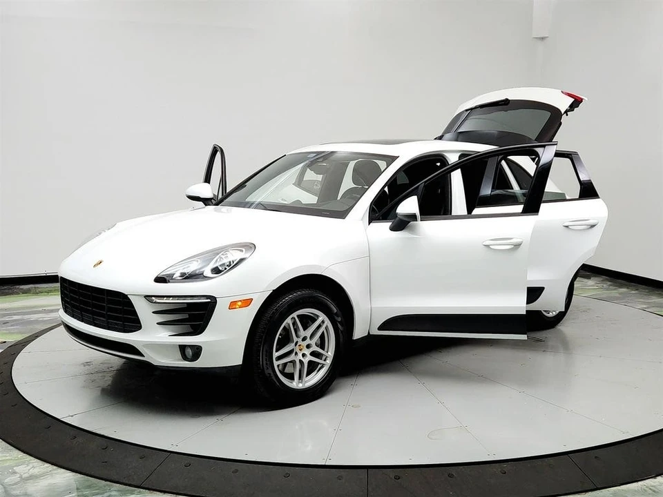 2017 Porsche Macan - Image 6 of 12