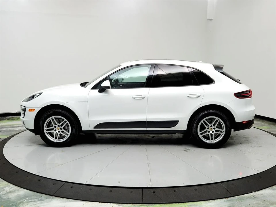 2017 Porsche Macan - Image 8 of 12