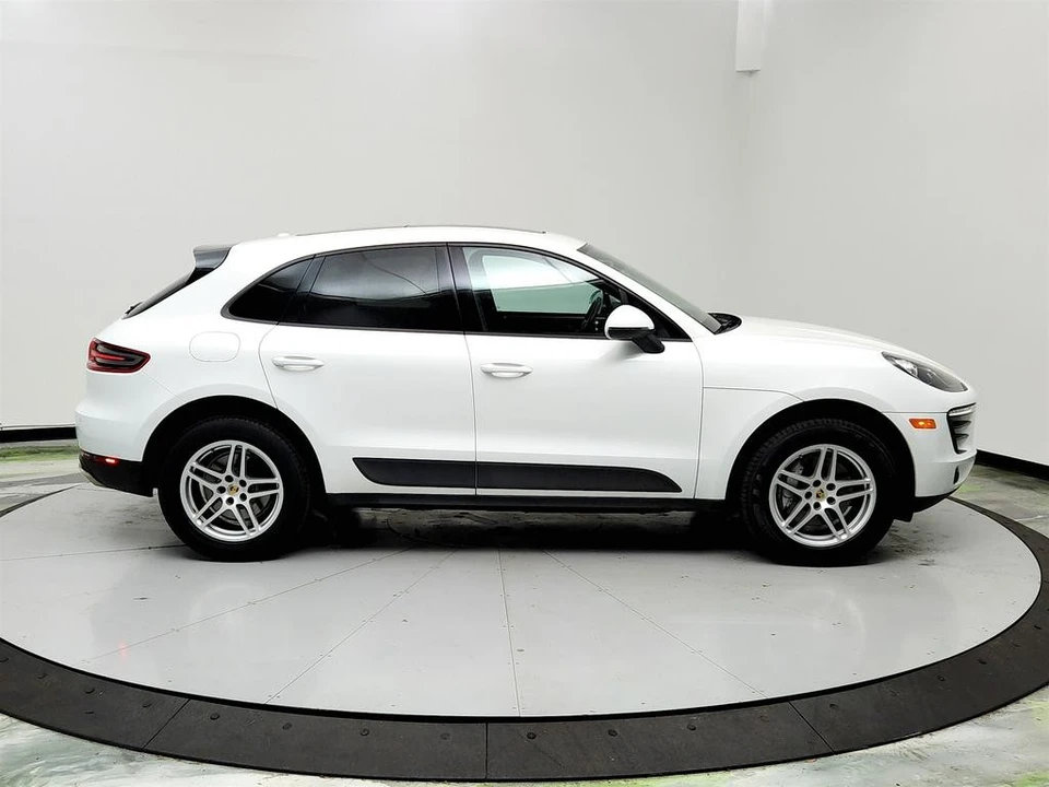 2017 Porsche Macan - Image 4 of 12