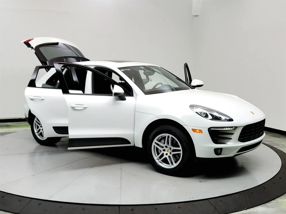 2017 Porsche Macan - Image 7 of 12