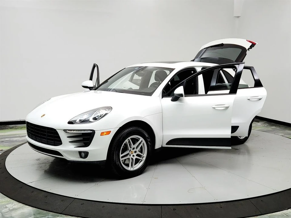 2017 Porsche Macan - Image 9 of 12