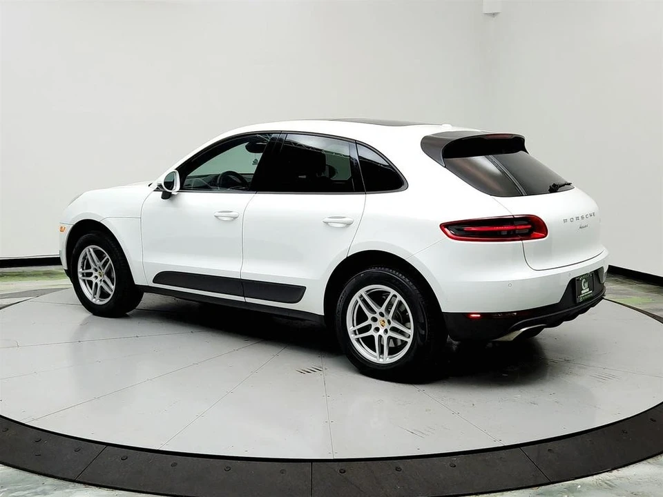 2017 Porsche Macan - Image 4 of 12