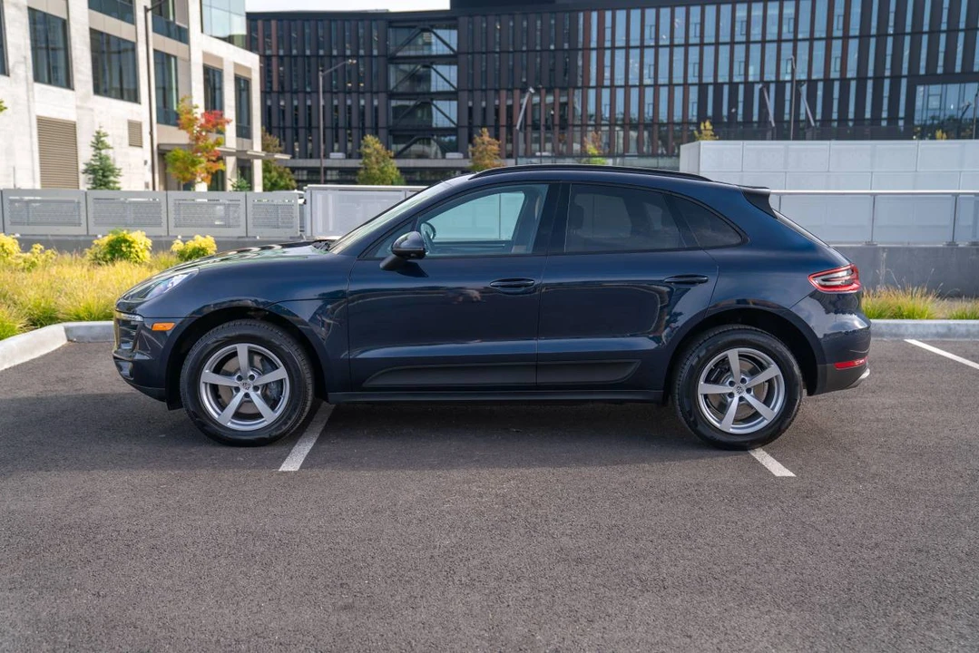 2017 Porsche Macan - Image 2 of 5