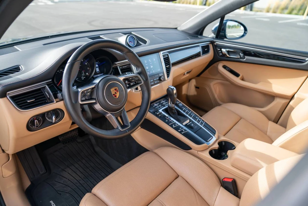 2017 Porsche Macan - Image 4 of 5