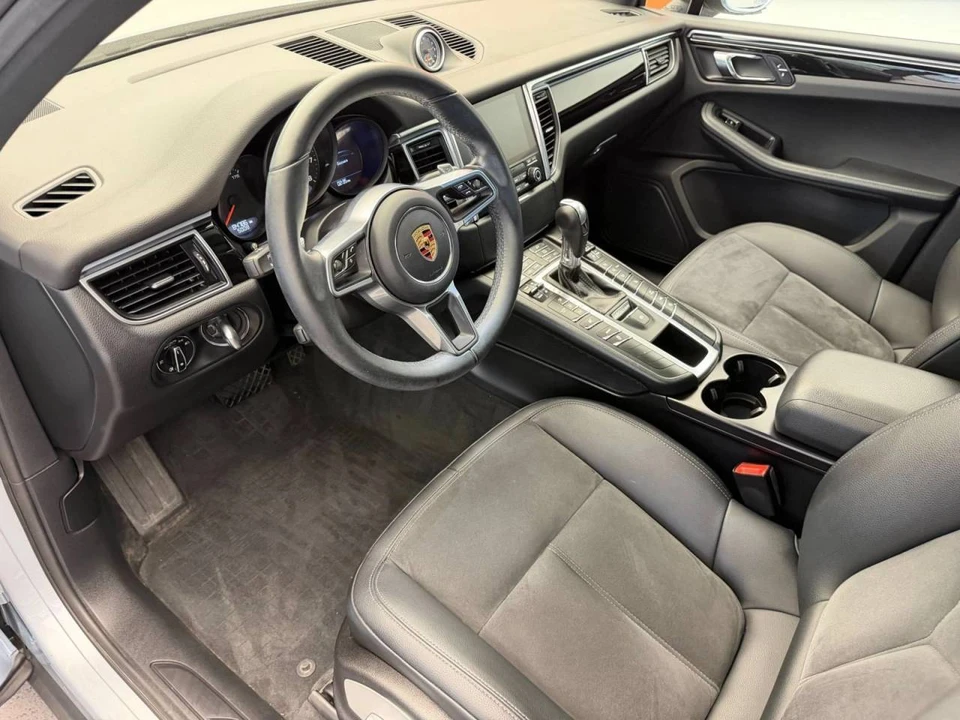 2017 Porsche Macan - Image 4 of 5