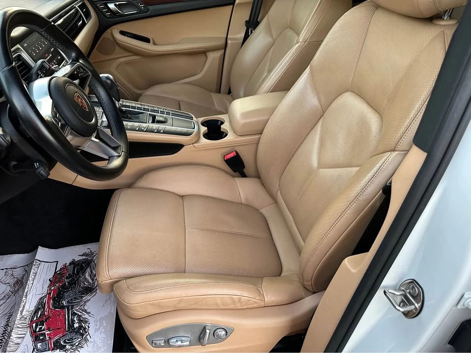 2017 Porsche Macan - Image 8 of 19