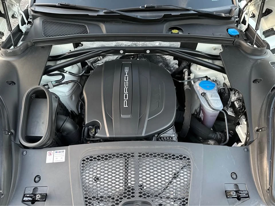 2017 Porsche Macan - Image 19 of 19