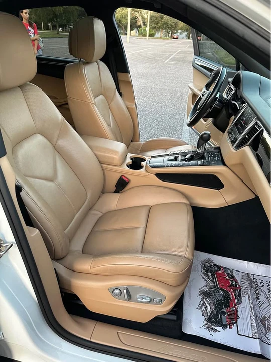 2017 Porsche Macan - Image 14 of 19