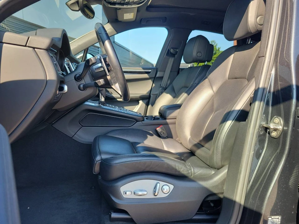 2017 Porsche Macan - Image 4 of 5