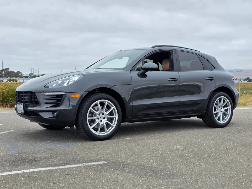 2017 Porsche Macan - Image 14 of 31