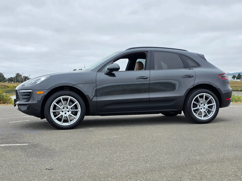 2017 Porsche Macan - Image 16 of 31