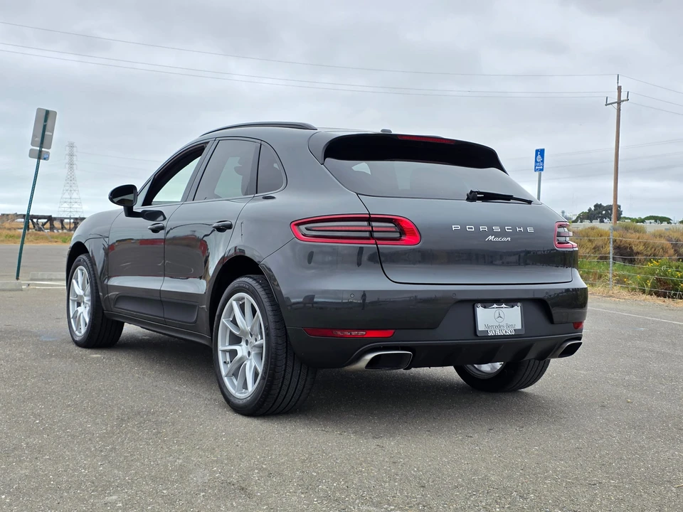2017 Porsche Macan - Image 24 of 31