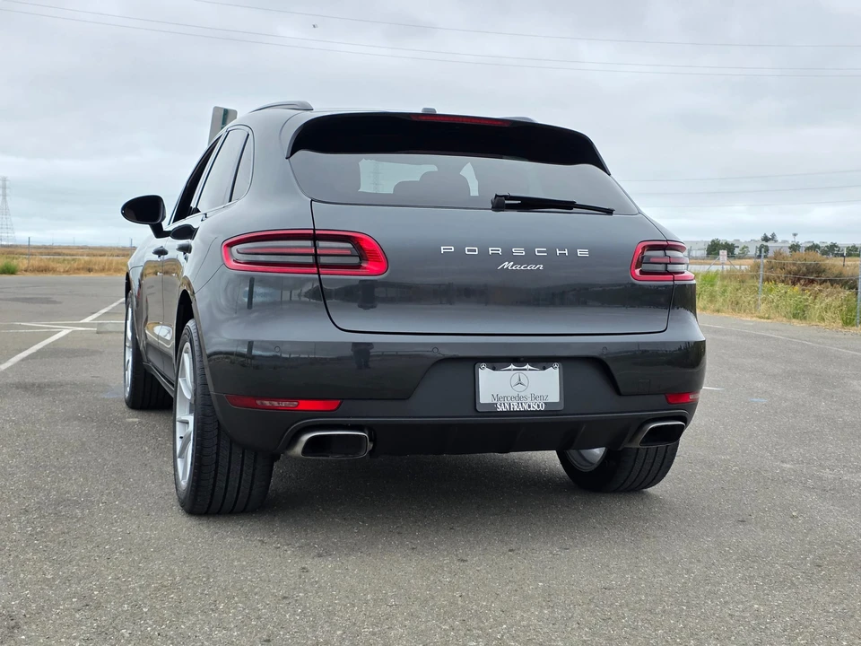 2017 Porsche Macan - Image 26 of 31