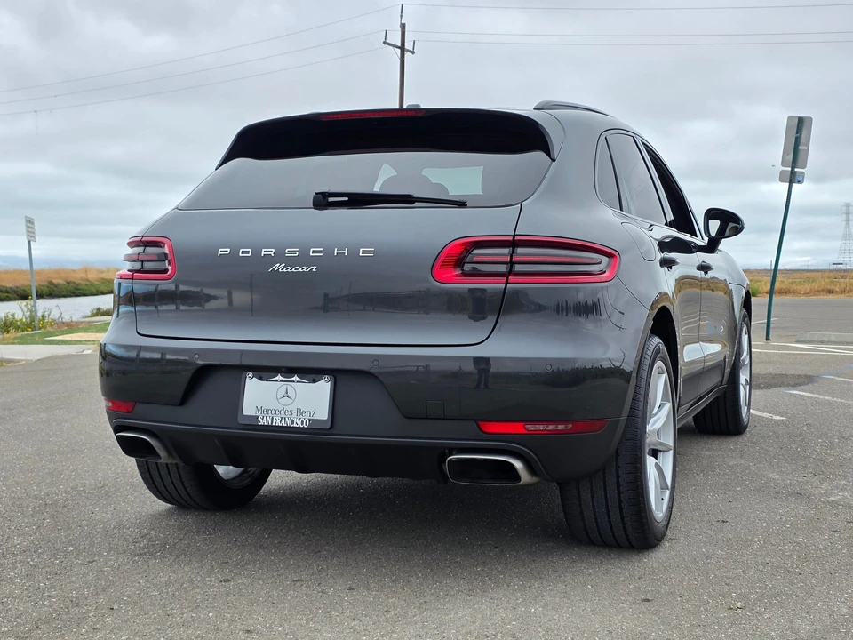 2017 Porsche Macan - Image 29 of 31