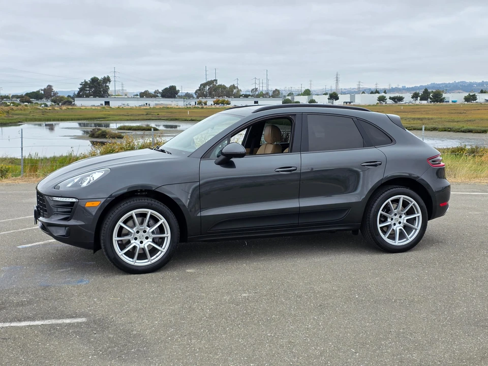2017 Porsche Macan - Image 15 of 31