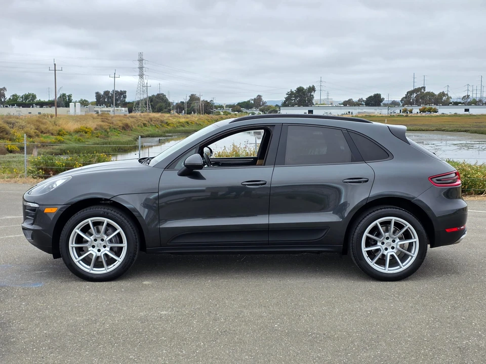 2017 Porsche Macan - Image 17 of 31
